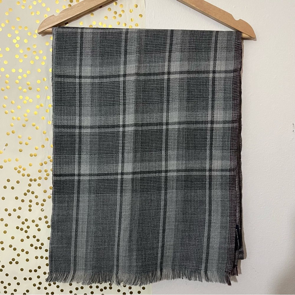 Banana Republic 100% Wool Lightweight Scarf in Plaid Gray